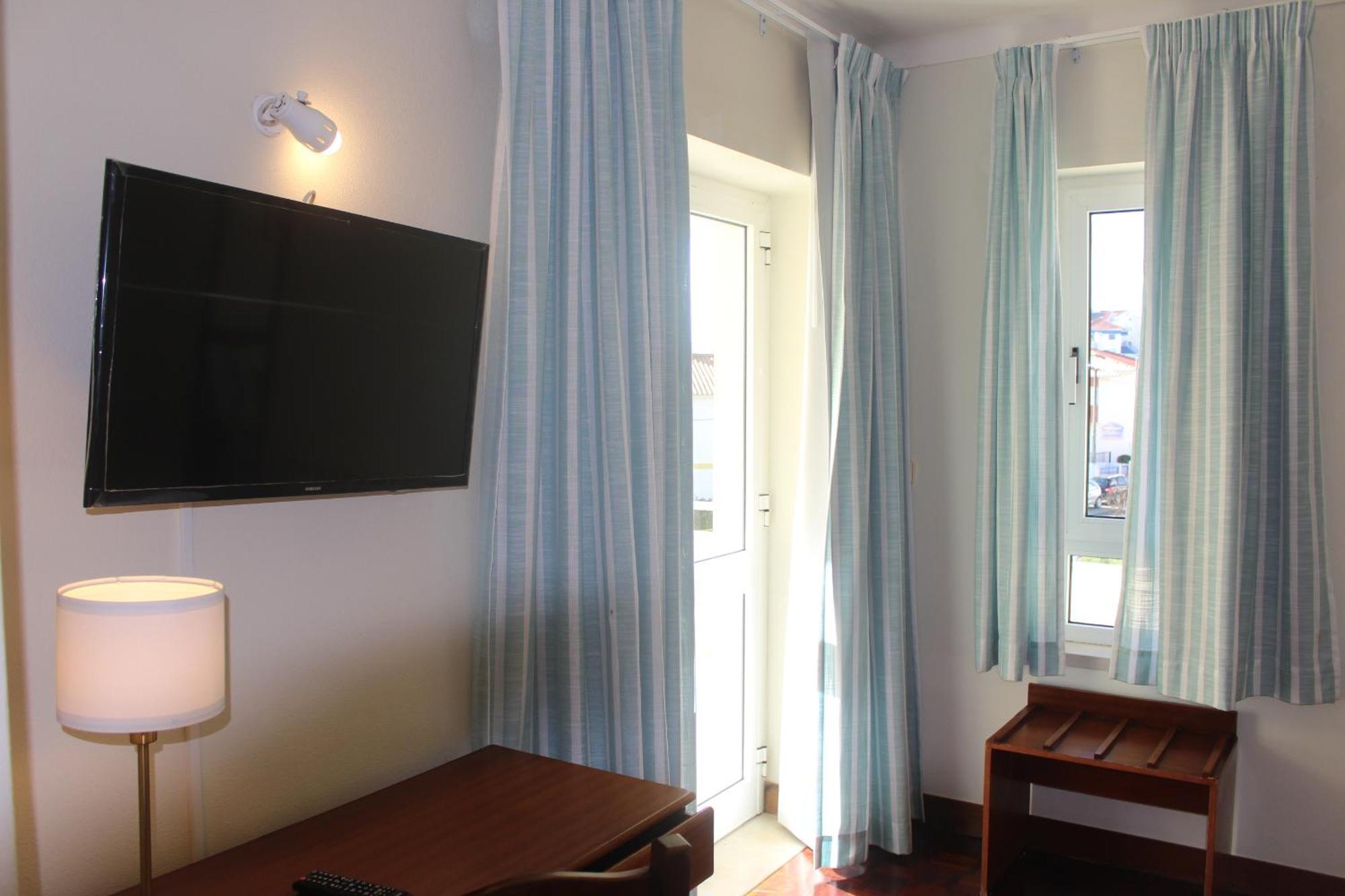 Hotel Santo Antonio Da Baia Sao Martinho do Porto Exterior photo
